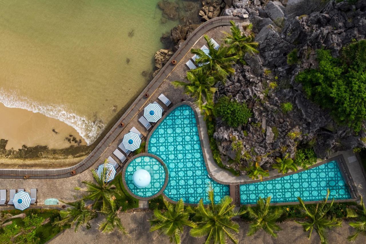Hotel Perle D'Orient Cat Ba - Mgallery Chan Chau Exteriér fotografie Aerial view of the pool at the resort