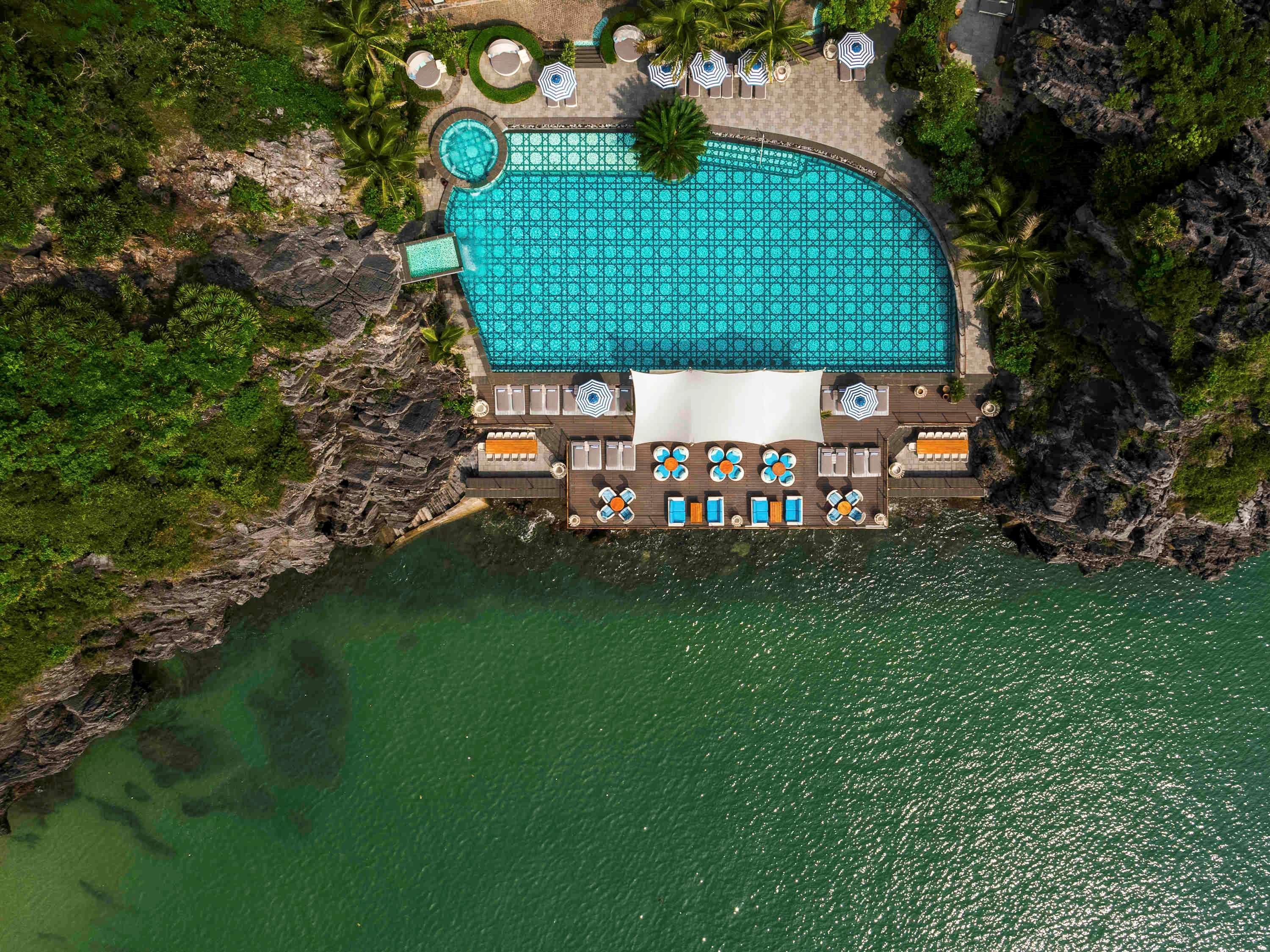 Hotel Perle D'Orient Cat Ba - Mgallery Chan Chau Exteriér fotografie Aerial view of the resort