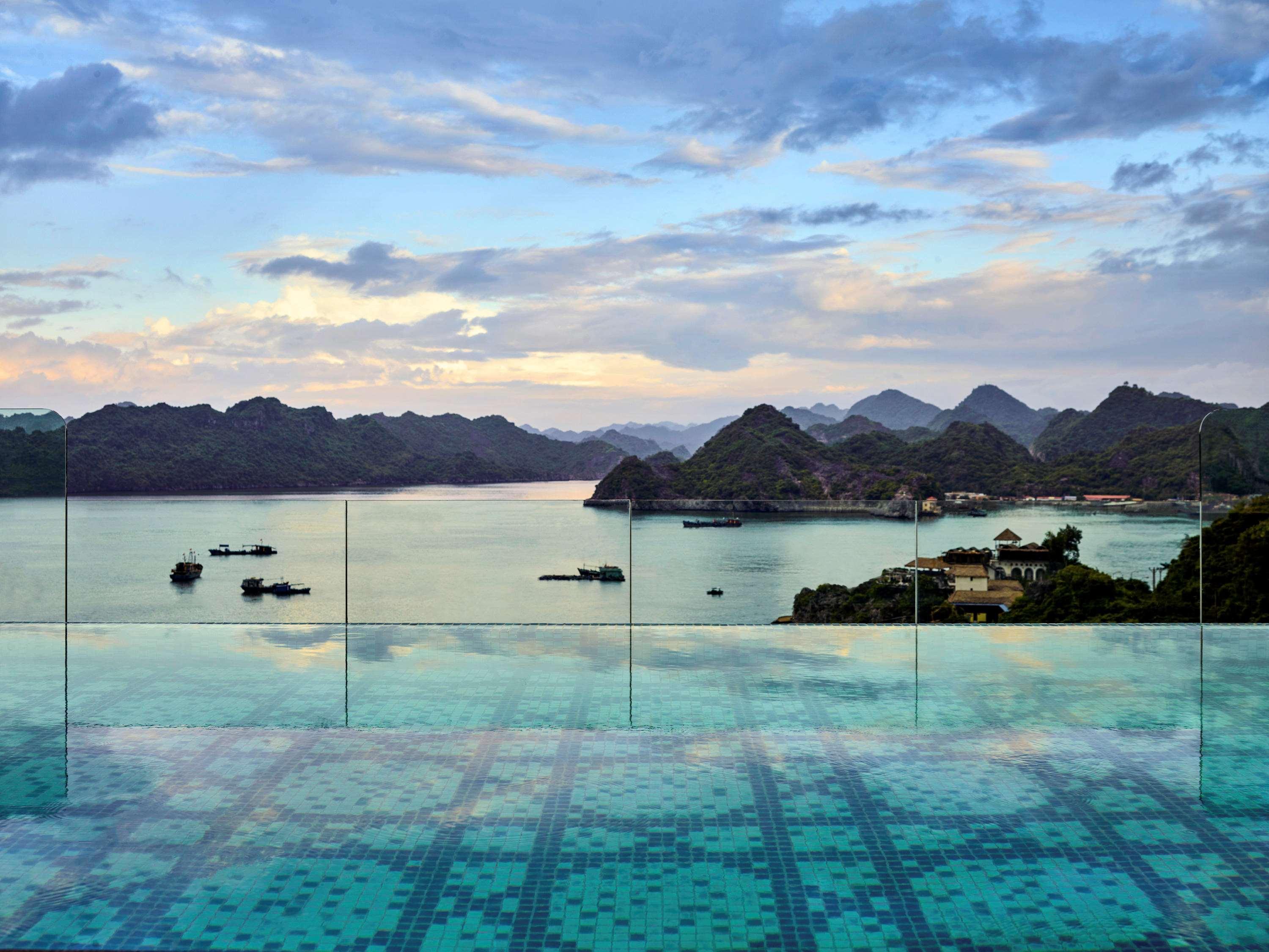 Hotel Perle D'Orient Cat Ba - Mgallery Chan Chau Exteriér fotografie View of the bay from the hotel