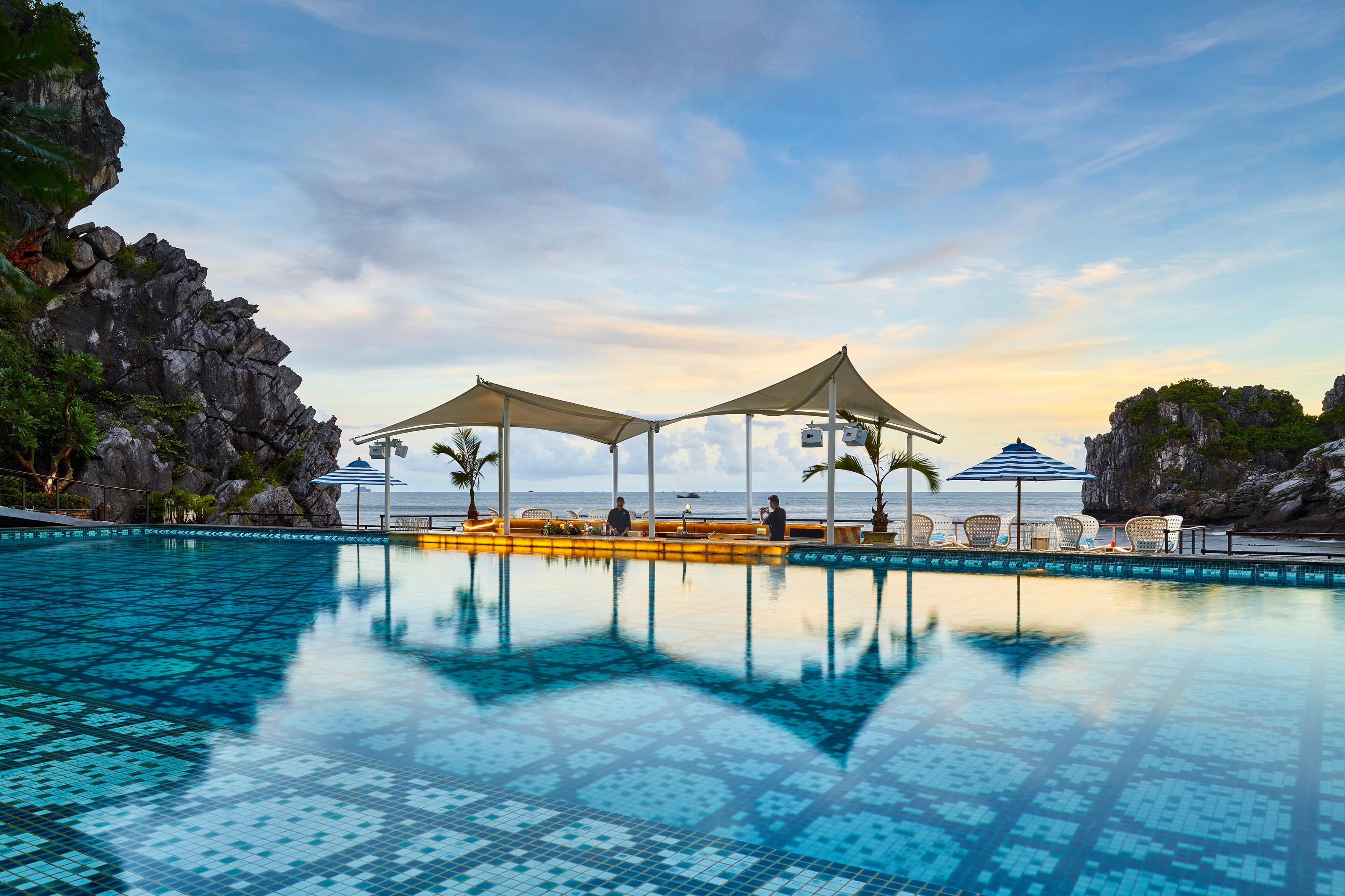 Hotel Perle D'Orient Cat Ba - Mgallery Chan Chau Exteriér fotografie The Rock Bar at the Alila Villas Uluwatu